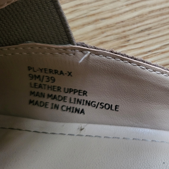 BCBGeneration Sz 9 Slides - Picture 3 of 5